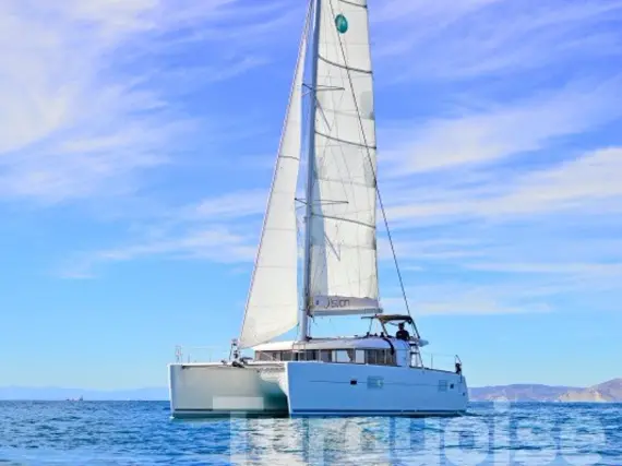 Lagoon 400 S2.