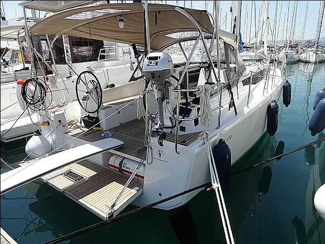 Sun Odyssey 380 - External image