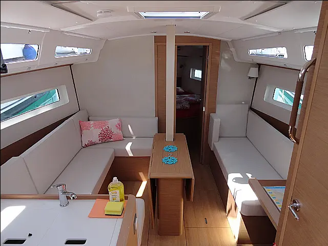 Sun Odyssey 380 - Interior image