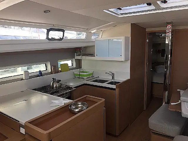 Sun Odyssey 440/3cab. - Interior image