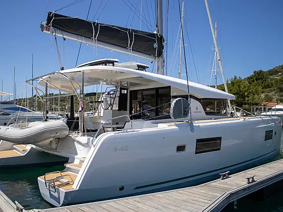 Lagoon 42
