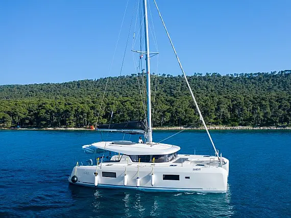 Lagoon 42