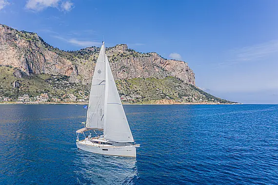 Sun Odyssey 319